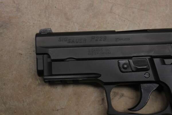 Sig Sauer P229 40 S&W DA/SA Police Trade-in Pistols with Rail (Very Good Condition) - Image 3