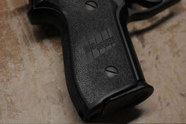 Sig Sauer P229 40 S&W DA/SA Police Trade-in Pistols with Rail (Very Good Condition) - Image 2