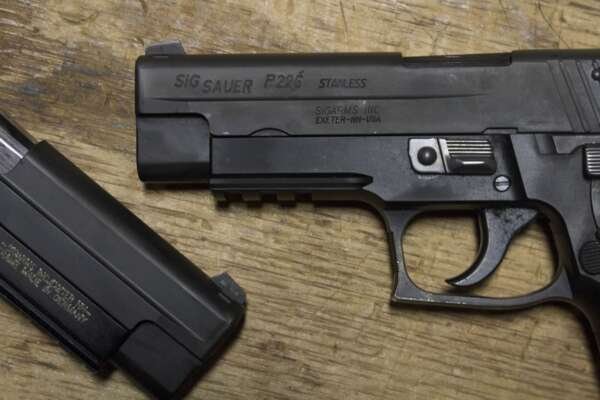 Sig Sauer P226R 40 S&W DA/SA Police Trade-ins (Fair Condition) - Image 3