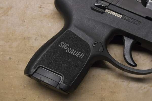 Sig Sauer P250 Subcompact 40 S&W Police Trade-ins with Night Sights and 2 Magazines (Good Condition) - Image 4