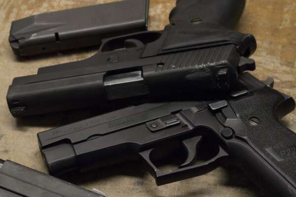 Sig Sauer P226 40 S&W DA/SA Police Trade-ins (Fair Condition) - Image 3