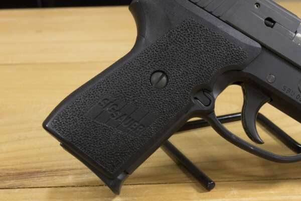 Sig Sauer P239 40 S&W DA/SA Police Trade-in Pistols (Good Condition) - Image 4